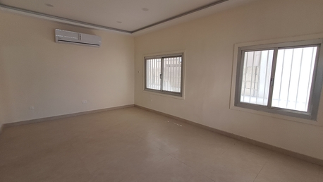 Zinj, Villas, BHD 500,  Semifurnished 4 Bed Room Villa In Zinj Near Al Kindi Hospital