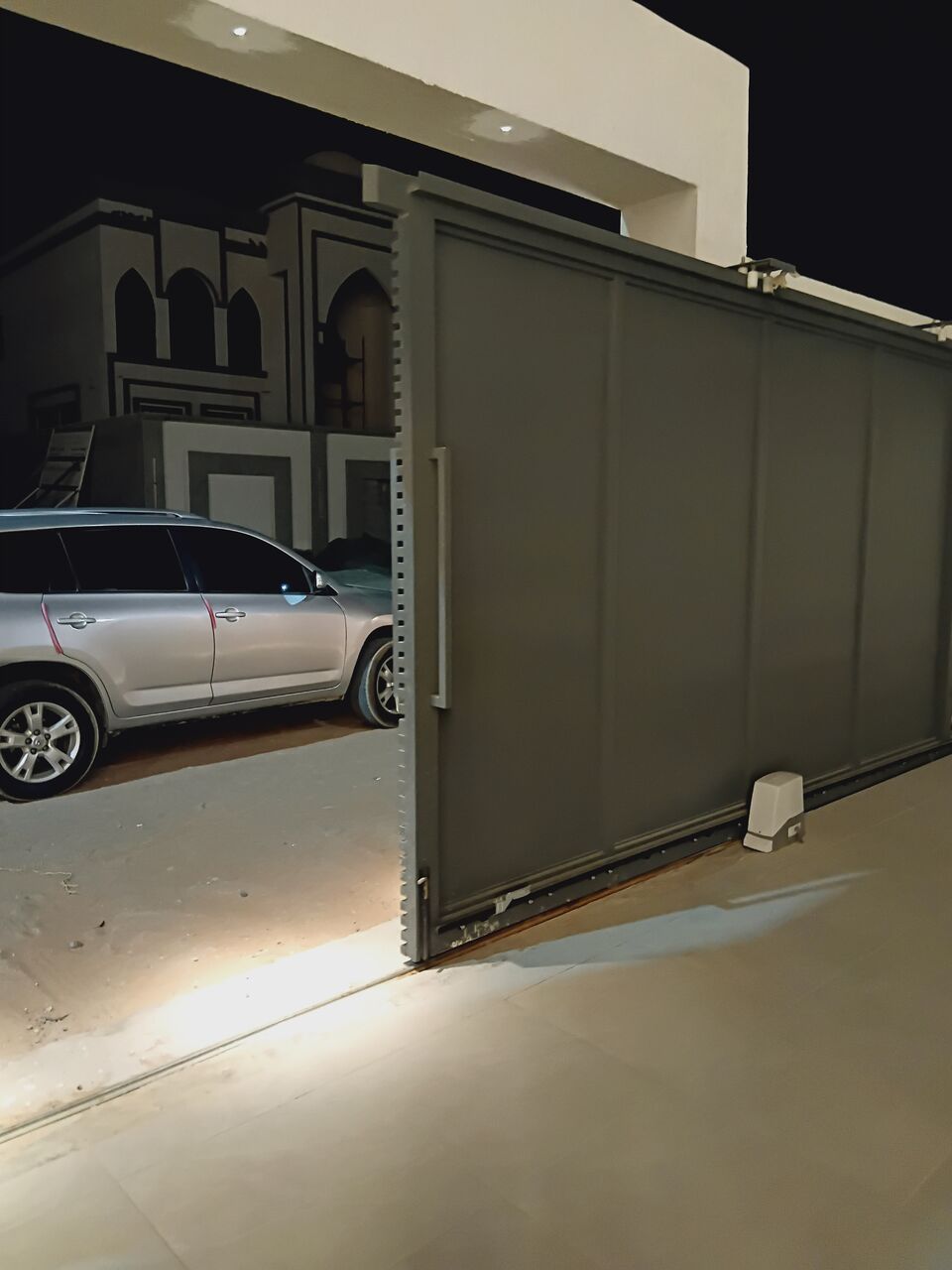 Manama, Technical, Technical