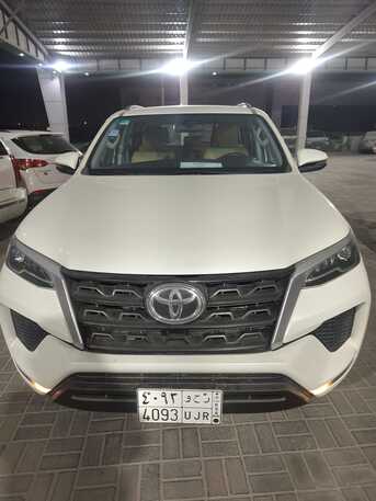 Riyadh, Equipment Rental, SUV (TOYOTA FORTUNER) CAR RENTAL (DIESEL)