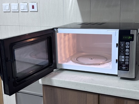 Jeddah, Appliances, SAR 275,  🔥 GEEPAS **LIKE NEW** DIGITAL MICROWAVE OVEN &ndash; MODEL GMO1898-45LD 🔥