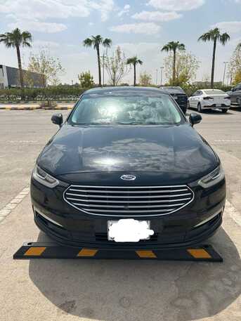 Riyadh, Pick Up & Drop Off, Executive Pick And Drop / Carpool Service Available In Riyadh Ford Taurus , Lexus , GMC