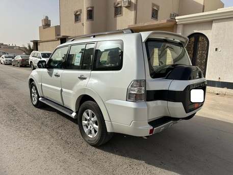 Riyadh, Vehicles, Cars & Trucks , SAR 80000,  Mitsubishi Pajero,  2022,  Automatic,  60000 KM,    GLS With Sunroof N 4WD Option For Urgent Sales