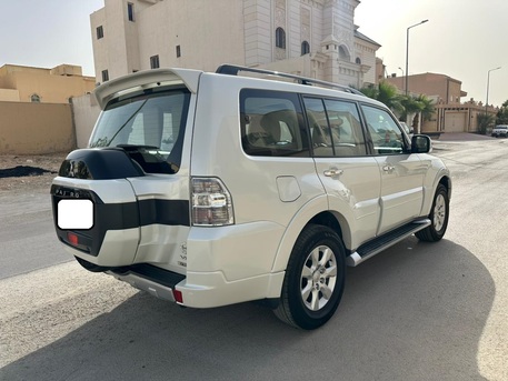 Riyadh, Vehicles, Cars & Trucks , SAR 80000,  Mitsubishi Pajero,  2022,  Automatic,  60000 KM,    GLS With Sunroof N 4WD Option For Urgent Sales