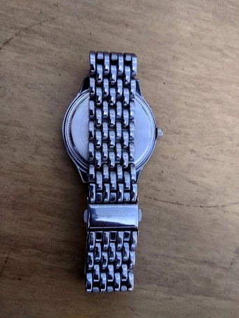 Manama, Watches, BHD 30,  Luxury Silver Stainless Steel Watch For Men | Elegant Wrist Watch | Excellent Condition