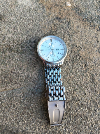 Manama, Watches, BHD 30,  Luxury Silver Stainless Steel Watch For Men | Elegant Wrist Watch | Excellent Condition