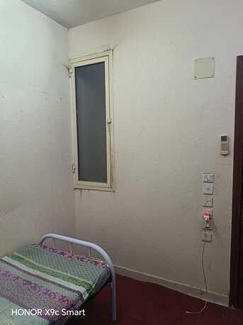 Riyadh, Apartments, Flats, Houses & Villas, SAR 1000/month,  8 Sq. Meter,  SAR 1000/month, 1 BR, 1 Medium Size Room Available In A 3BR For Executive Bachelor