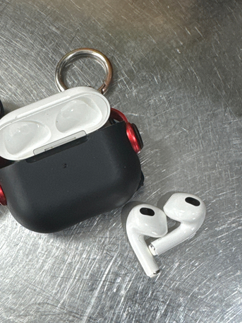 Salamah, Electronics, SAR 400,  Apple Airpod 3