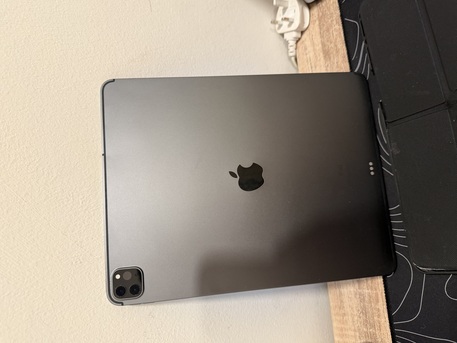 Al Rawdah, Electronics, SAR 2200,  IPad Pro (4th Generation) In Excellent Condition