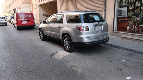 Al Jalawiyah, Vehicles, Cars & Trucks , SAR 22500,  Gmc Acadia,  2014,  Automatic,  310000 KM,    Car For Sale