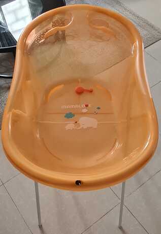 Al Yarmouk, Baby & Kid Stuff, SAR 150,  Baby Changing Table With Bathtub And Stand
