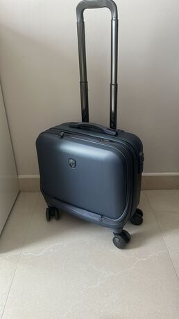 Jeddah, Clothing & Accessories, SAR 300,  Trolley - Business Case HEYS