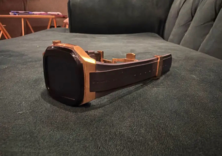Jeddah, Mobile Phones, SAR 1500,  Apple Watch Series 6 + Daniel Wellington Designer Case
