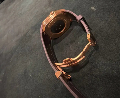 Jeddah, Mobile Phones, SAR 1500,  Apple Watch Series 6 + Daniel Wellington Designer Case