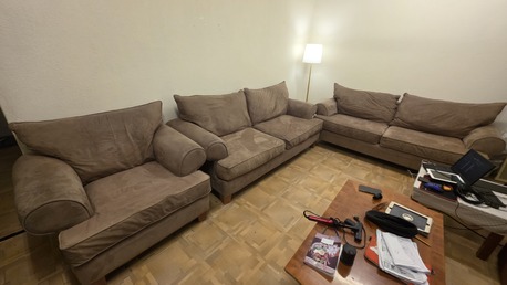 Al Thuqbah, Furniture, SAR 600,  7 Seater Sofa Set Made In USA Hillcraft Furniture Co.