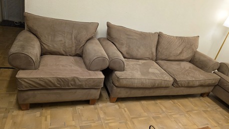 Al Thuqbah, Furniture, SAR 600,  7 Seater Sofa Set Made In USA Hillcraft Furniture Co.