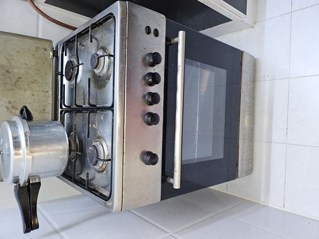 Riffa, Household Items, BHD 50,  Urgent  Stove And Cylinder For Sale