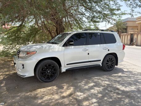 Riyadh, Vehicles, Cars & Trucks , SAR 83,  Land Cruiser 2010,  2010,  Automatic,  470 KM,  Land Cruiser VXR  Converted To 2015 – Excellent Condition/للبيع لاند كروزر VXR  مح