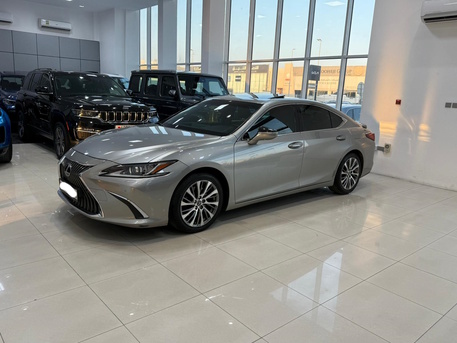 Manama, Vehicles, Cars & Trucks , BHD 13900,  Lexus ES 350,  2020,  Automatic,  113450 KM,  Lexus ES-350  (Silver)