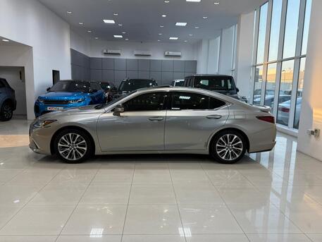 Manama, Vehicles, Cars & Trucks , BHD 13900,  Lexus ES 350,  2020,  Automatic,  113450 KM,  Lexus ES-350  (Silver)