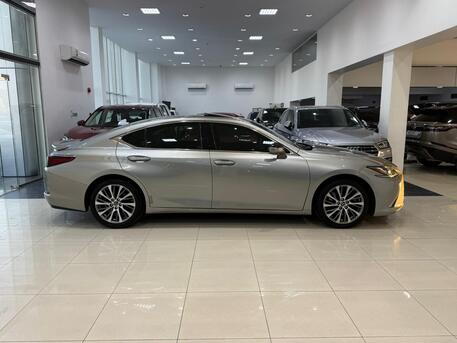 Manama, Vehicles, Cars & Trucks , BHD 13900,  Lexus ES 350,  2020,  Automatic,  113450 KM,  Lexus ES-350  (Silver)