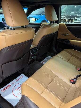 Manama, Vehicles, Cars & Trucks , BHD 13900,  Lexus ES 350,  2020,  Automatic,  113450 KM,  Lexus ES-350  (Silver)