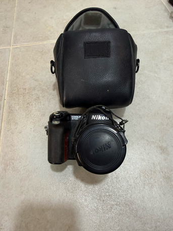 Manama, Electronics, BHD 15,  Vintage Nikon Coolpix 8700 Camera + Original Leather Case | كاميرا نيكون