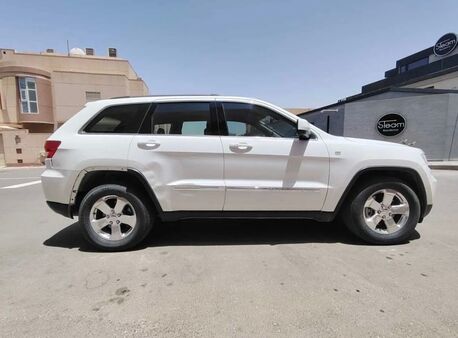 Al Mounsiyah, Vehicles, Cars & Trucks , SAR 23000,  JEEP GRAND CHEROKEE LAREDO V6 3.6L,  2013,  Automatic,  204100 KM,