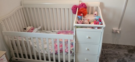 Jeddah, Furniture, SAR 400,  Giggles Jessica Crib &mdash; 3-in-1 Convertible