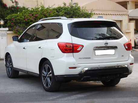 Manama, Vehicles, Cars & Trucks , BHD 4800,  Nissan Pathfinder,  2018,  Automatic,  101000 KM,   SV  MODEL, SINGLE OWNER, FOR SALE