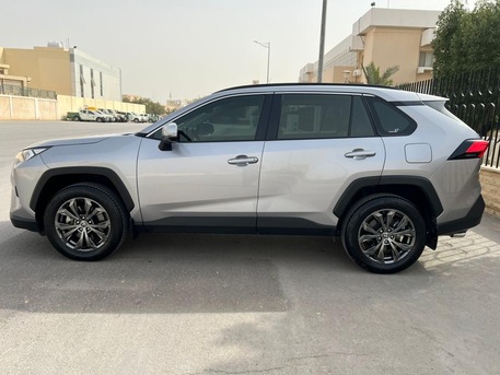 Riyadh, Vehicles, Cars & Trucks , SAR 95000,  Toyota RAV4 2023,  2023,  Automatic,  48000 KM,  Title: For Sale:  Toyota RAV4 (XLE 4X4)- Pristine Condition, No Accidents,