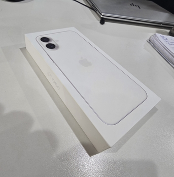Riyadh, Mobile Phones, SAR 3100,  IPhone 16 Plus 128GB White 5G With FaceTime - Middle East Version
