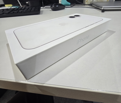 Riyadh, Mobile Phones, SAR 3100,  IPhone 16 Plus 128GB White 5G With FaceTime - Middle East Version