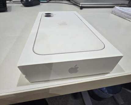 Riyadh, Mobile Phones, SAR 3100,  IPhone 16 Plus 128GB White 5G With FaceTime - Middle East Version