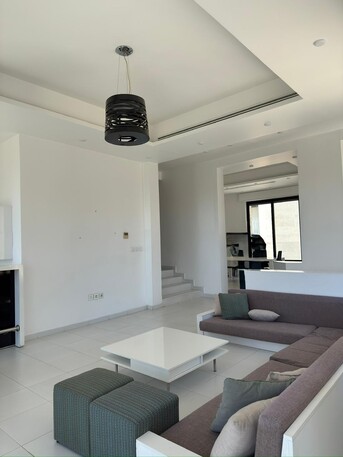Abdoun, Apartments, Flats, Houses & Villas, JOD 30000/year,  Furnished,  4 BR,  400 Sq. Meter,  Duplex Apartment For Rent \\ North Abdoun