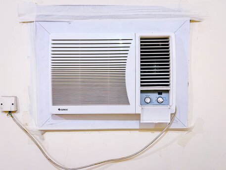Salmaniya, Appliances, BHD 65,  GREE PISTON TYPE WINDOW AC 1.5 TON