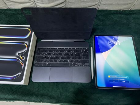 Riyadh, Tablet Computers, SAR 4800,  Apple IPad Pro 13-inch M4 256GB Wi-Fi + Cellular + Apple Pencil Pro + Magic Keyboard