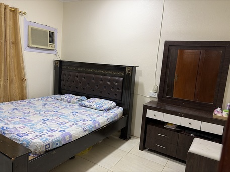 Jubail, Household Items, SAR 750,  Urgent : Bed Room Set (bed, Wardrobe, Dressing Table, Site Table)