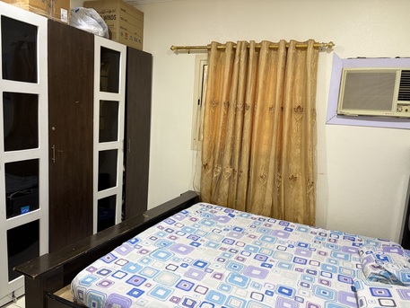 Jubail, Household Items, SAR 750,  Urgent : Bed Room Set (bed, Wardrobe, Dressing Table, Site Table)