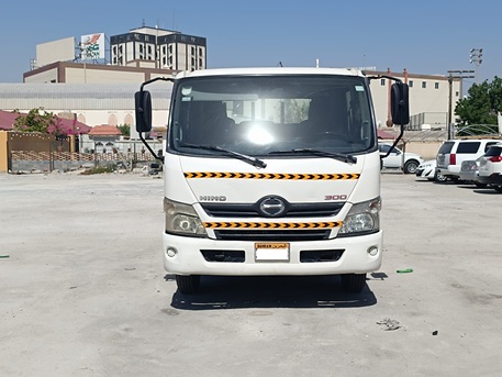 Riffa, Vehicles, Cars & Trucks , BHD 4600,  HINO,  2016,  Manual,  117000 KM,  - XZU710L -6 WHEEL