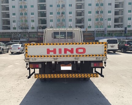 Riffa, Vehicles, Cars & Trucks , BHD 4600,  HINO,  2016,  Manual,  117000 KM,  - XZU710L -6 WHEEL