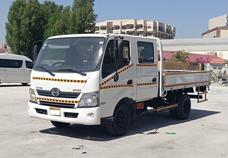Riffa, Vehicles, Cars & Trucks , BHD 4600,  HINO,  2016,  Manual,  117000 KM,  - XZU710L -6 WHEEL