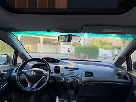 Manama, Vehicles, Cars & Trucks , BHD 1750,  Honda Civic,  2009,  Automatic,  183247 KM,    Full Option With Sunroof In Excellent Condition