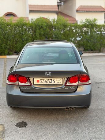 Manama, Vehicles, Cars & Trucks , BHD 1750,  Honda Civic,  2009,  Automatic,  183247 KM,    Full Option With Sunroof In Excellent Condition