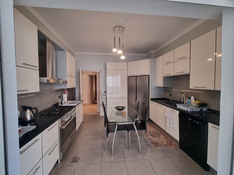 Abdoun, Apartments, Flats, Houses & Villas, JOD 22000/year,  Furnished,  3 BR,  200 Sq. Meter,  Ground Floor Apartment For Rent In Abdoun