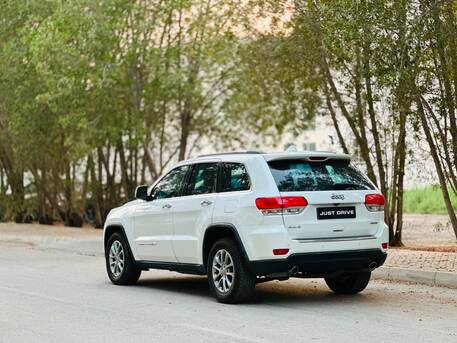 Segaya, Vehicles, Cars & Trucks , BHD 4950,  Jeep Grand Cherokee,  2015,  Automatic,  200000 KM,   2019 MODEL 4X4 5 SEATER SUV CALL OR WHATSAPP ON 35400768 ,33665080