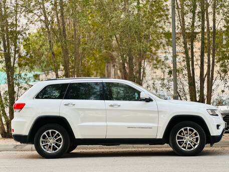Segaya, Vehicles, Cars & Trucks , BHD 4950,  Jeep Grand Cherokee,  2015,  Automatic,  200000 KM,   2019 MODEL 4X4 5 SEATER SUV CALL OR WHATSAPP ON 35400768 ,33665080