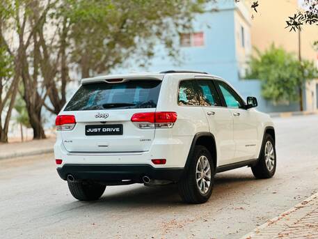 Segaya, Vehicles, Cars & Trucks , BHD 4950,  Jeep Grand Cherokee,  2015,  Automatic,  200000 KM,   2019 MODEL 4X4 5 SEATER SUV CALL OR WHATSAPP ON 35400768 ,33665080