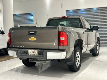 East Riffa, Vehicles, Cars & Trucks , BHD 3200,  Chevrolet Silverado,  2012,  Automatic,  193000 KM,   MODEL  FOR SALE