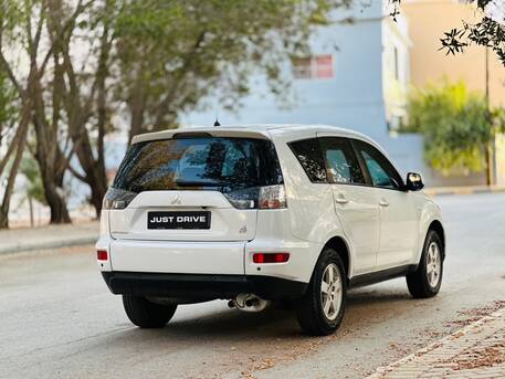 Segaya, Vehicles, Cars & Trucks , BHD 1850,  Mitsubishi Outlander,  2008,  Automatic,  217000 KM,    MODEL 4 WHEEL DRIVE SUV CALL OR WHATSAPP ON 35400768 ,33665080