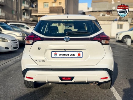 Manama, Vehicles, Cars & Trucks , BHD 100,  NISSAN KICKS-SV,  2022,  Automatic,  61000 KM,    MODEL FOR SALE